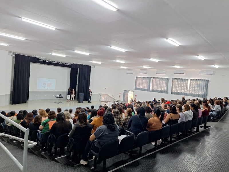 Galeria palestra-com-a-professora-julian-rubio-a-interpretacao-do-desenho-infantil